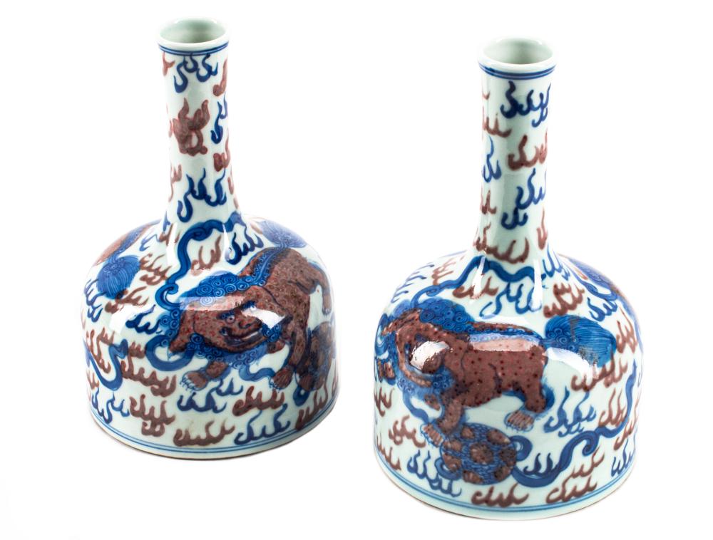 PAIR OF CHINESE IMARI PORCELAIN
