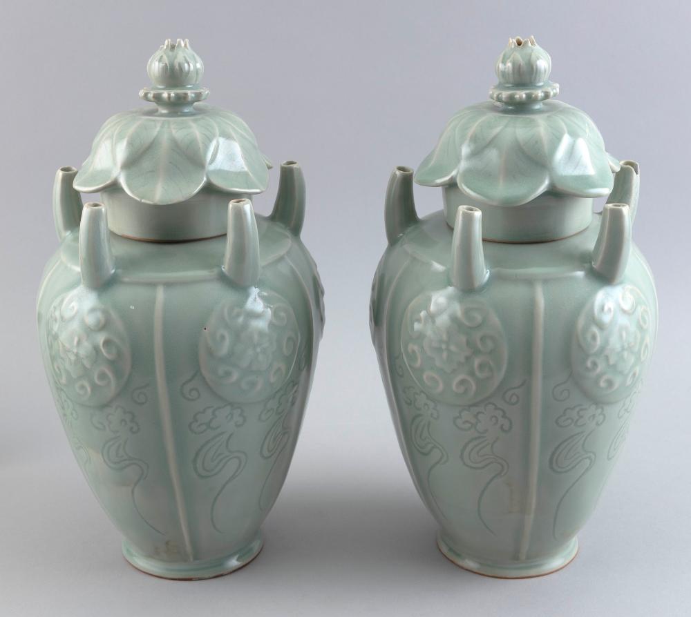 PAIR OF CHINESE LONGQUAN CELADON