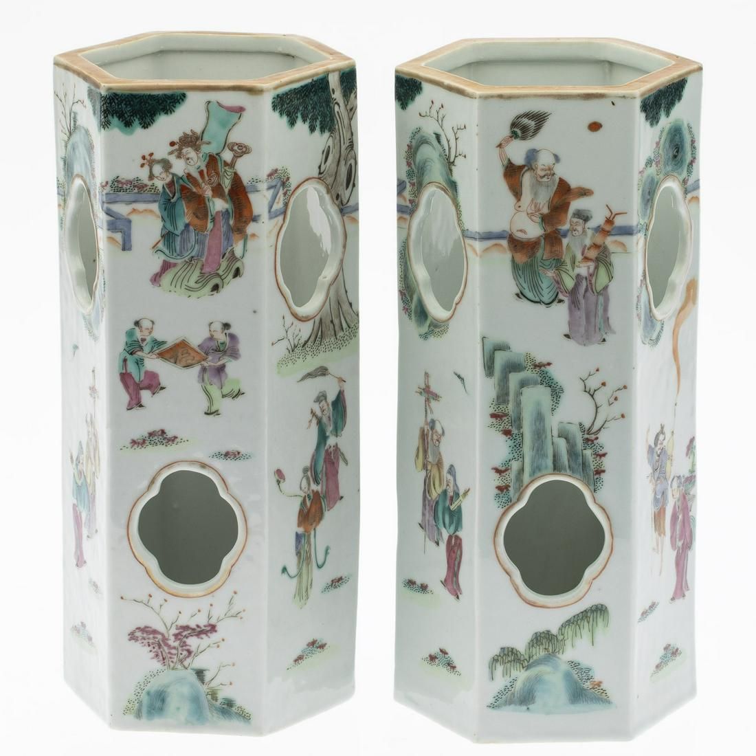 PAIR OF CHINESE PAINTED PORCELAIN