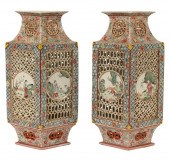 PAIR OF CHINESE PORCELAIN 2 PA
