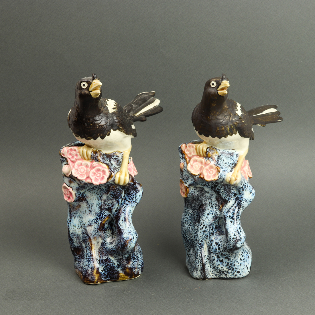 PAIR OF CHINESE PORCELAIN BIRD