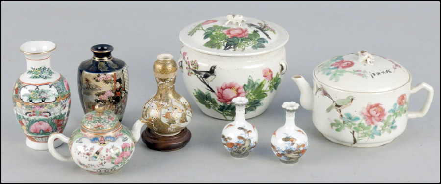 PAIR OF CHINESE PORCELAIN CABINET