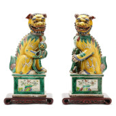 PAIR OF CHINESE PORCELAIN FAMI