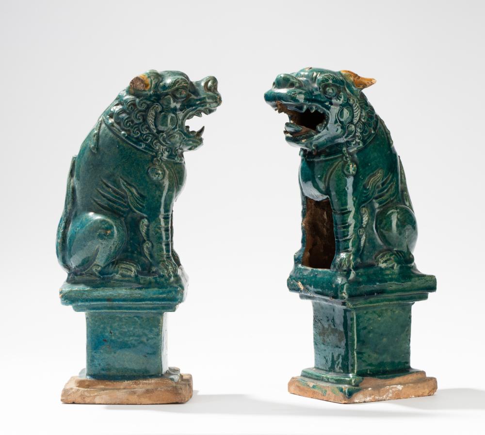 PAIR OF CHINESE PORCELAIN FOO DOG