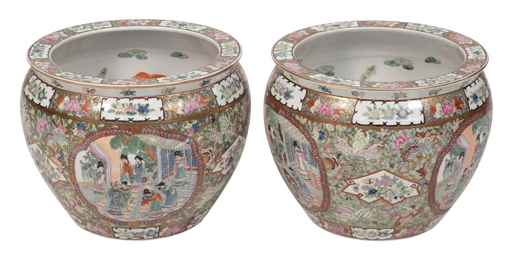 PAIR OF CHINESE PORCELAIN