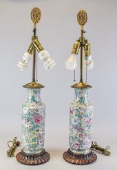 PAIR OF CHINESE PORCELAIN LAMP