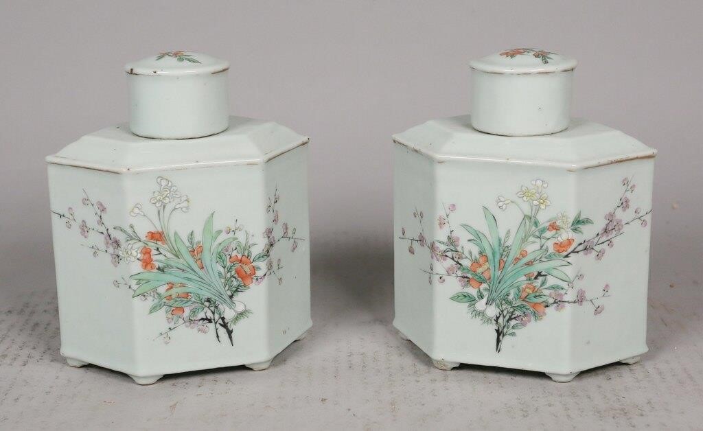 PAIR OF CHINESE PORCELAIN TEA