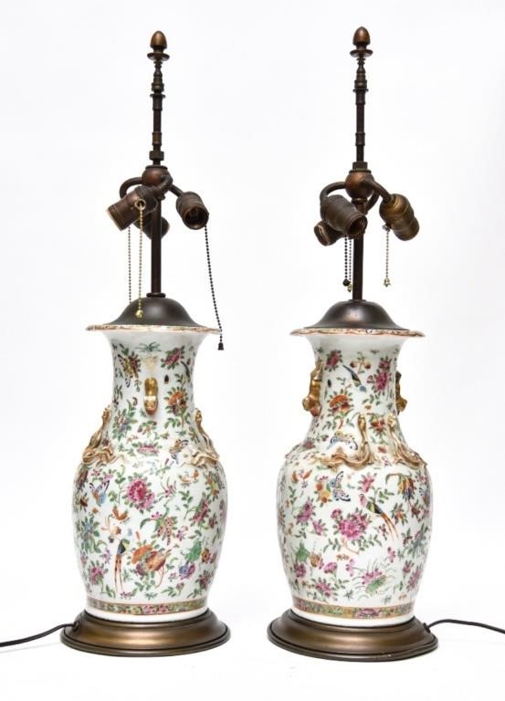 Pair of Chinese porcelain urn