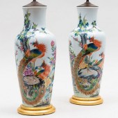 PAIR OF CHINESE PORCELAIN VASE