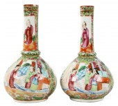 PAIR OF CHINESE PORCELAIN VASE