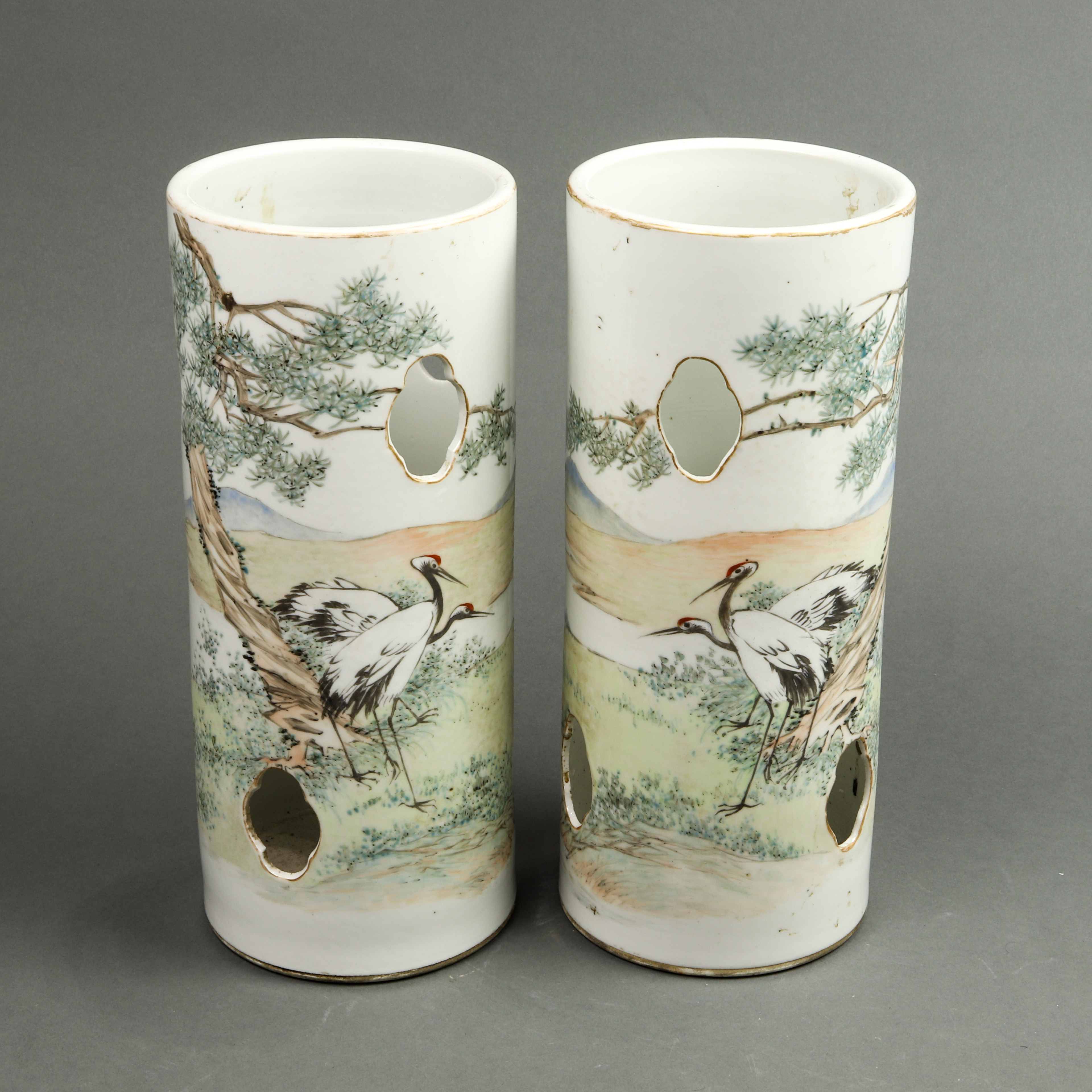 PAIR OF CHINESE QIANJIANGCAI HAT