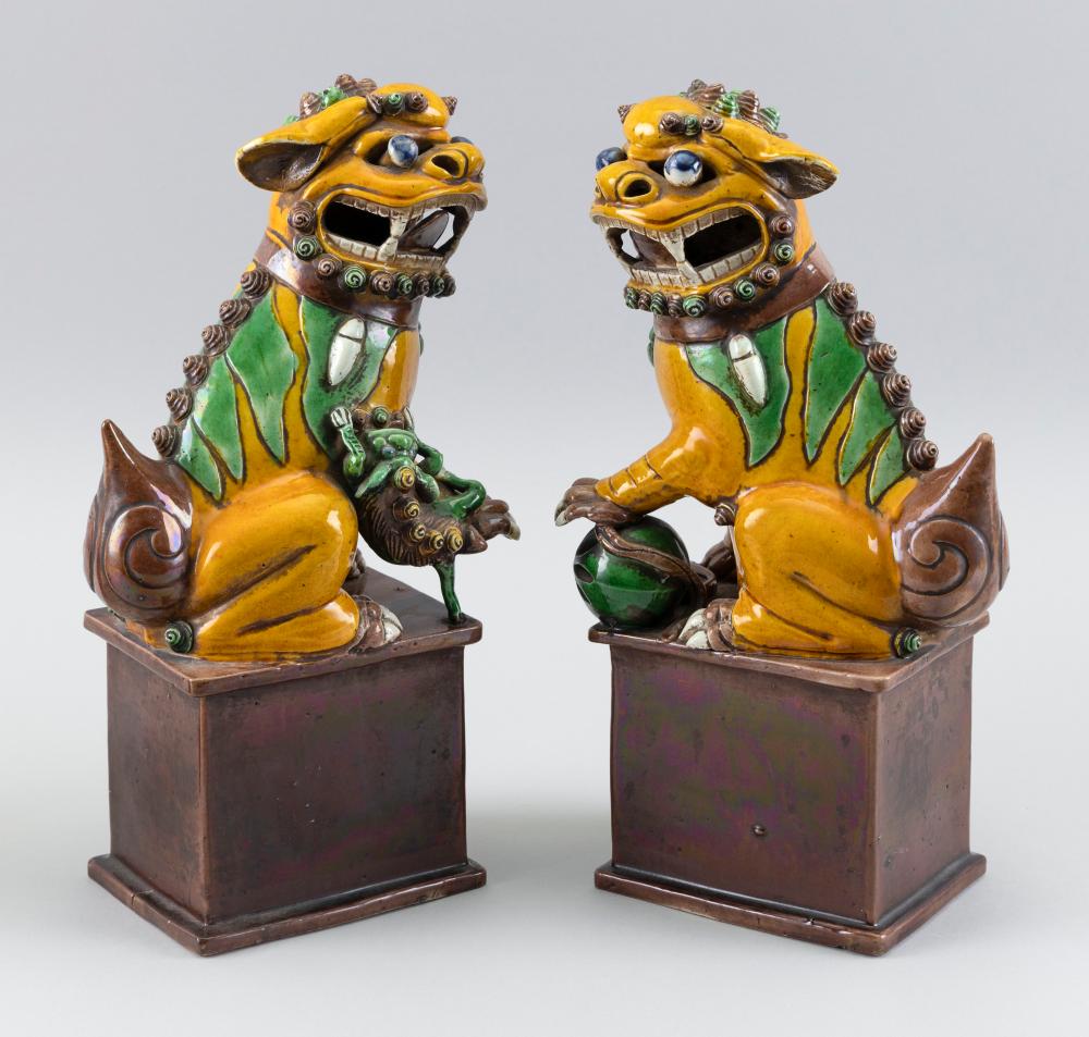 PAIR OF CHINESE SANCAI PORCELAIN FU