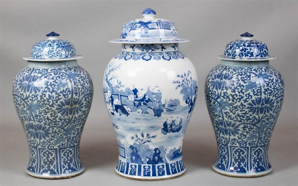 PAIR OF CHINESE UNDERGLAZE BLUE AND