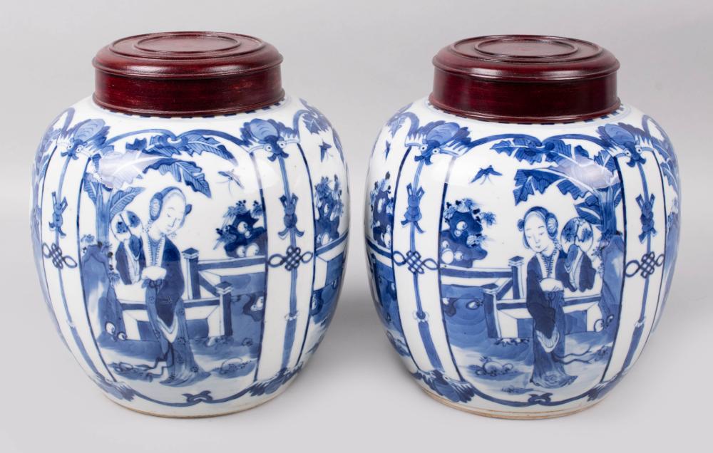 PAIR OF CHINESE UNDERGLAZE BLUE AND