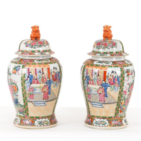 PAIR OF CHINESE VASES WITH LIDS
