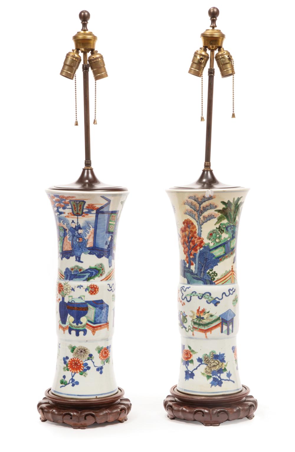PAIR OF CHINESE WUCAI PORCELAIN
