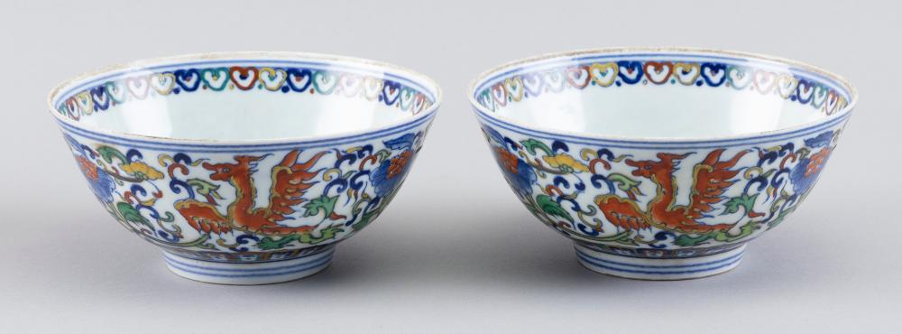 PAIR OF CHINESE WUCAI PORCELAIN