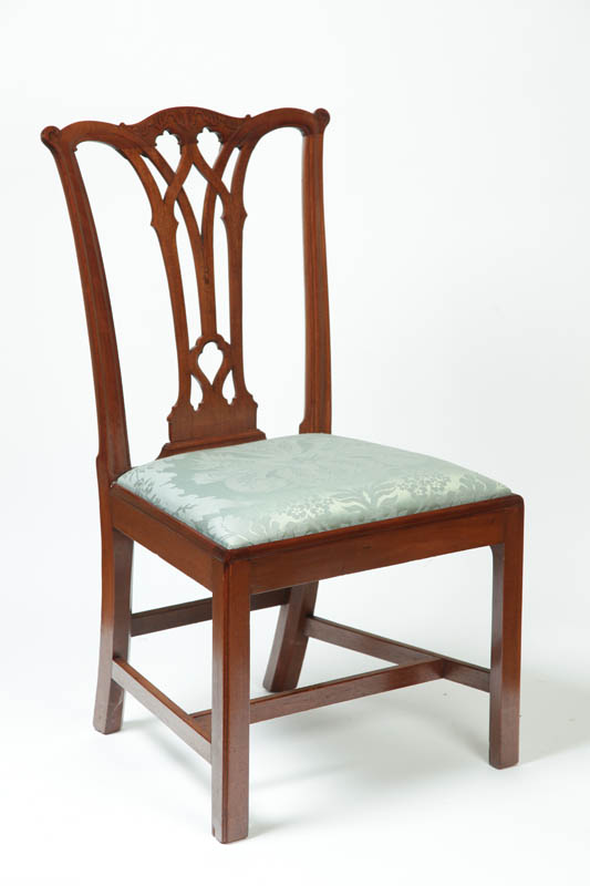 PAIR OF CHIPPENDALE SIDE CHAIRS. 