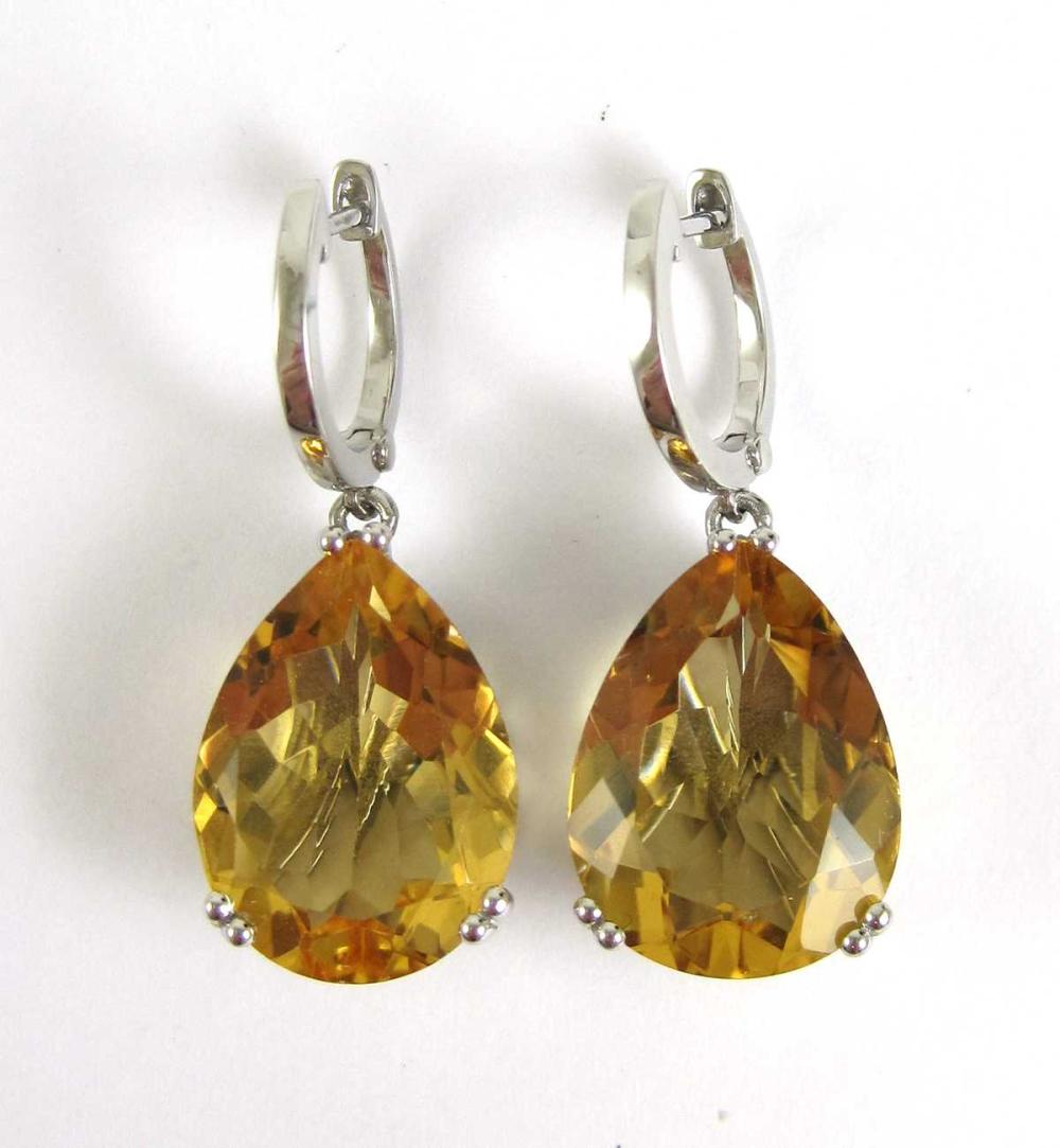 PAIR OF CITRINE DANGLE EARRINGS,