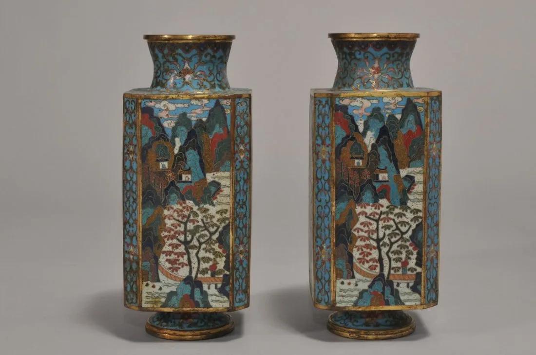 PAIR OF CLOISONN VASES. CHINA. 19TH