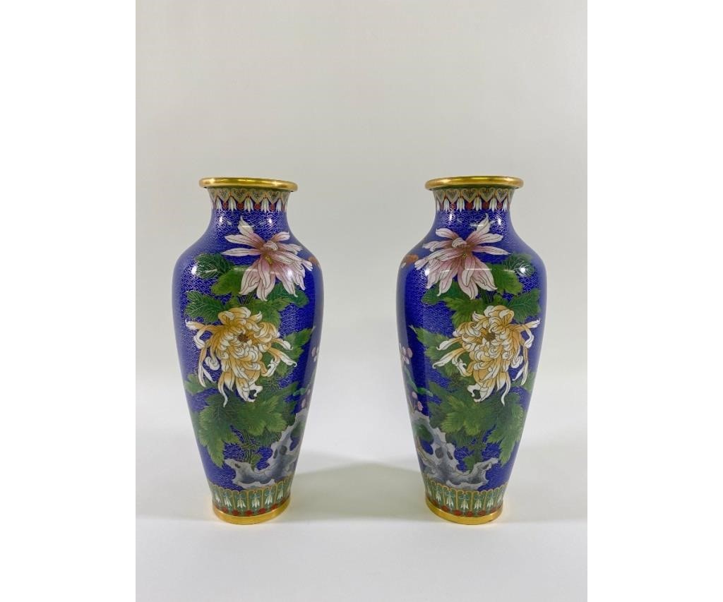Pair of colorful closionne'