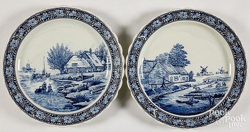 PAIR OF CONTEMPORARY DELFT