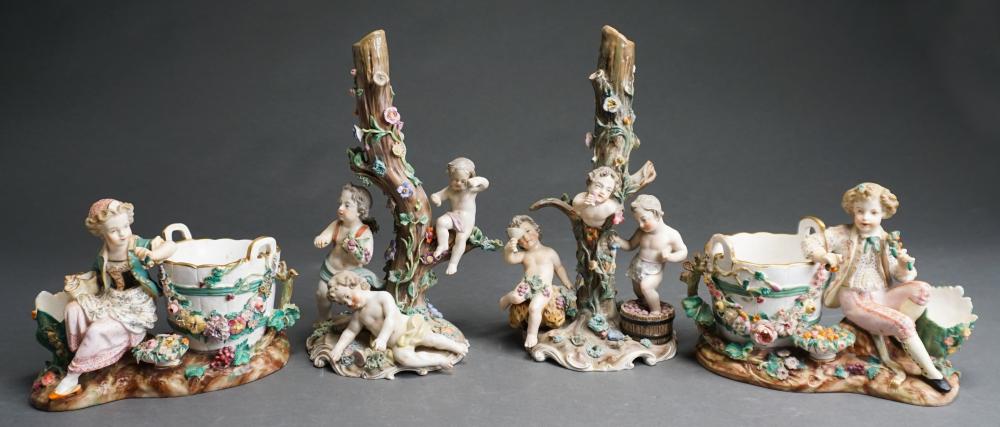 PAIR OF CONTINENTAL PORCELAIN