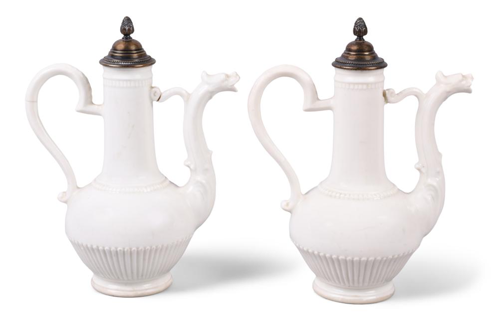 PAIR OF CONTINENTAL PORCELAIN