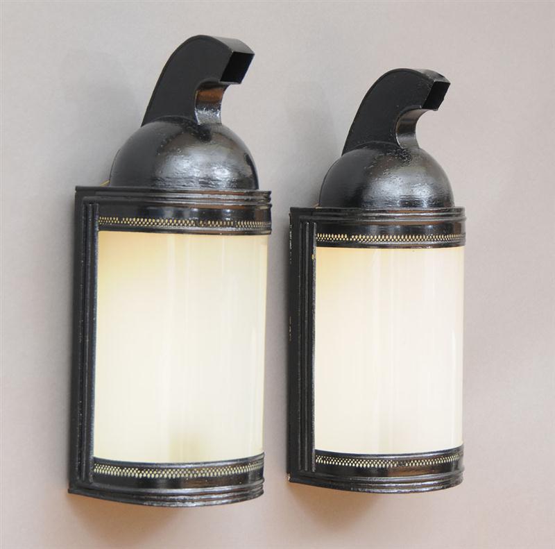 PAIR OF CONTINENTAL TÃƒâ€LE PEINTE