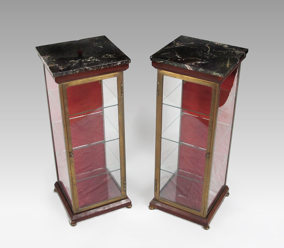 PAIR OF COUNTER TOP UPRIGHT DISPLAY