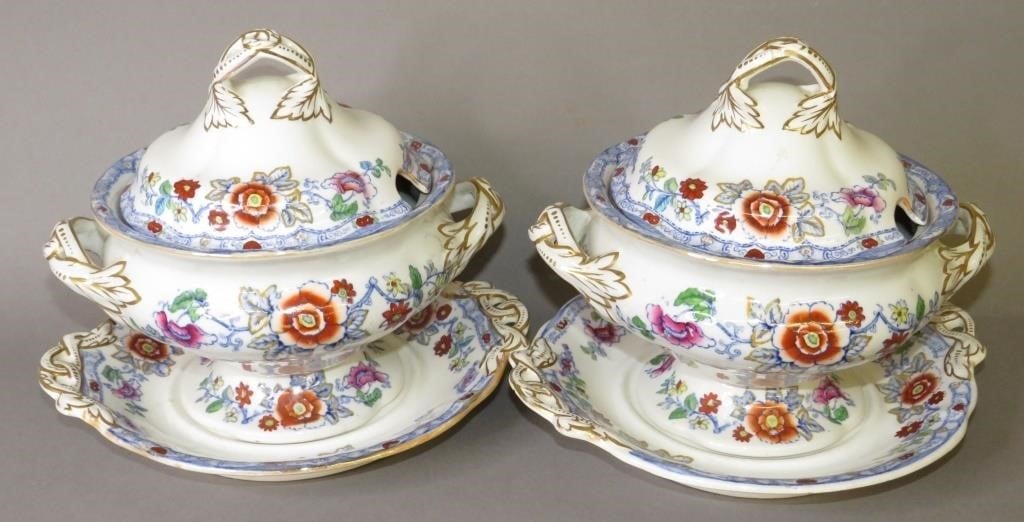 PAIR OF COVERED SAUCE TUREENS AND