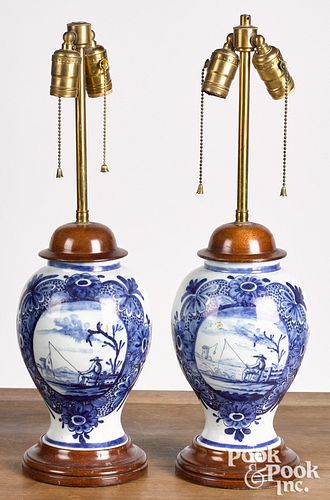 PAIR OF DELFT BLUE AND WHITE