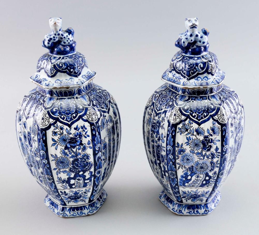 PAIR OF DELFT BLUE AND WHITE