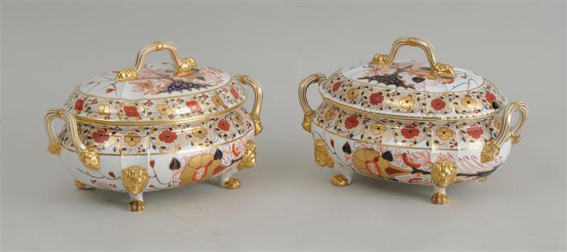 PAIR OF DERBY ''JAPAN'' PATTERN
