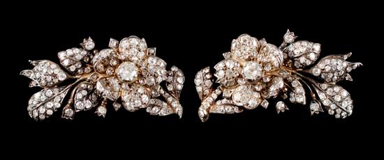 Pair of diamond and gold flower ear