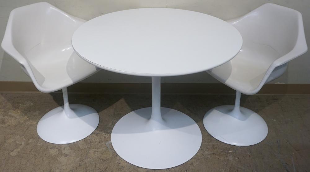 PAIR OF EERO SAARINEN STYLE WHITE