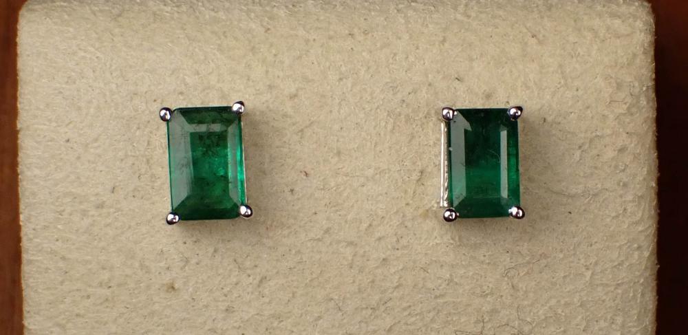 PAIR OF EMERALD AND FOURTEEN