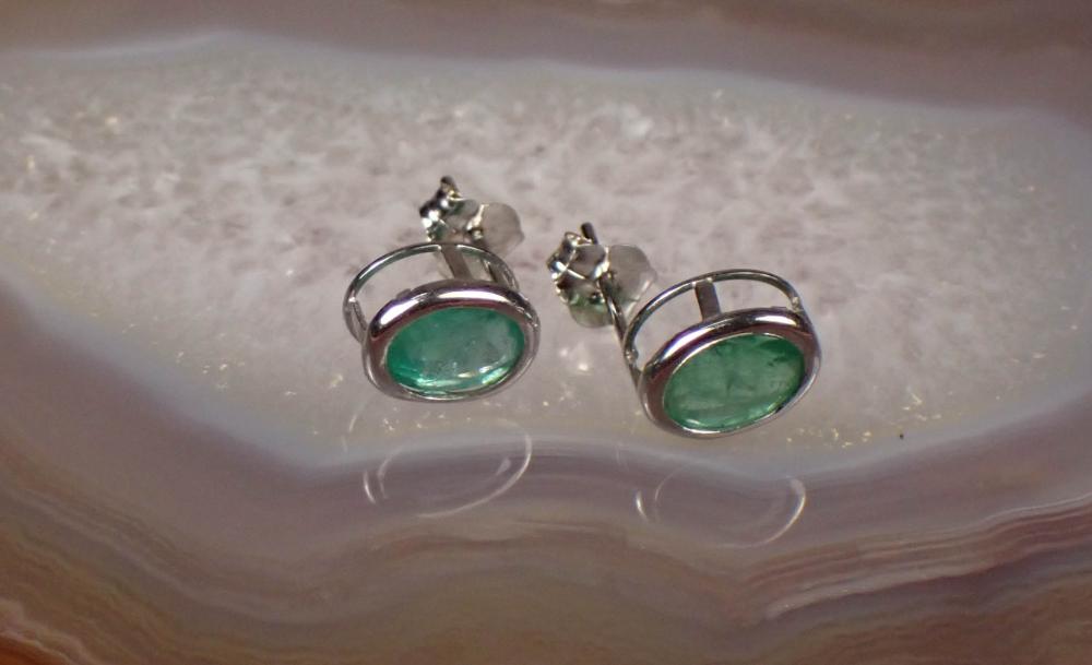 PAIR OF EMERALD AND FOURTEEN