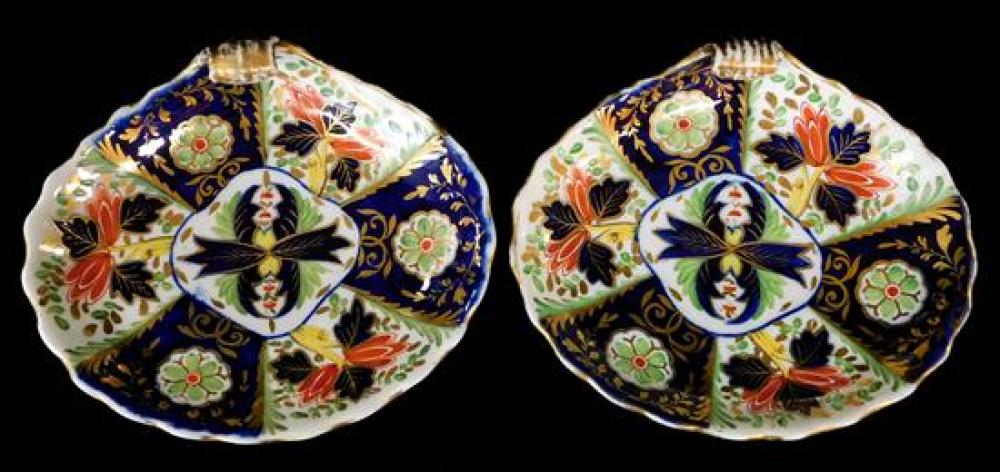 PAIR OF ENGLISH PORCELAIN SHELL