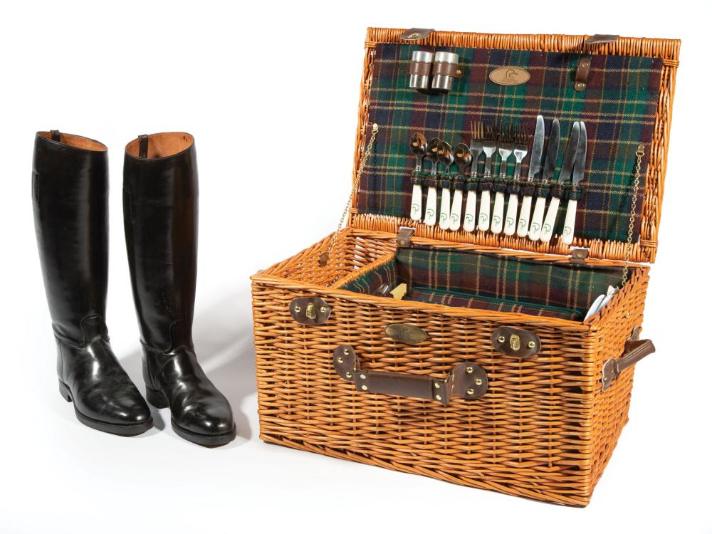PAIR OF ENGLISH RIDING BOOTS AND