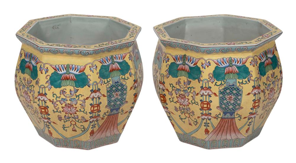 PAIR OF FAMILLE JAUNE PORCELAIN