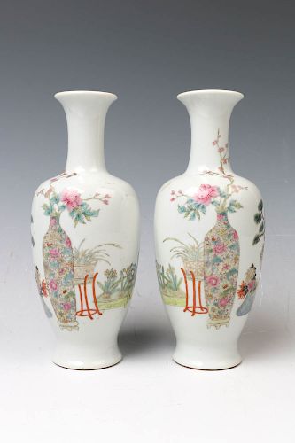 PAIR OF FAMILLE ROSE '100