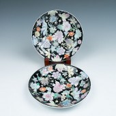 PAIR OF FAMILLE ROSE BLACK MIL