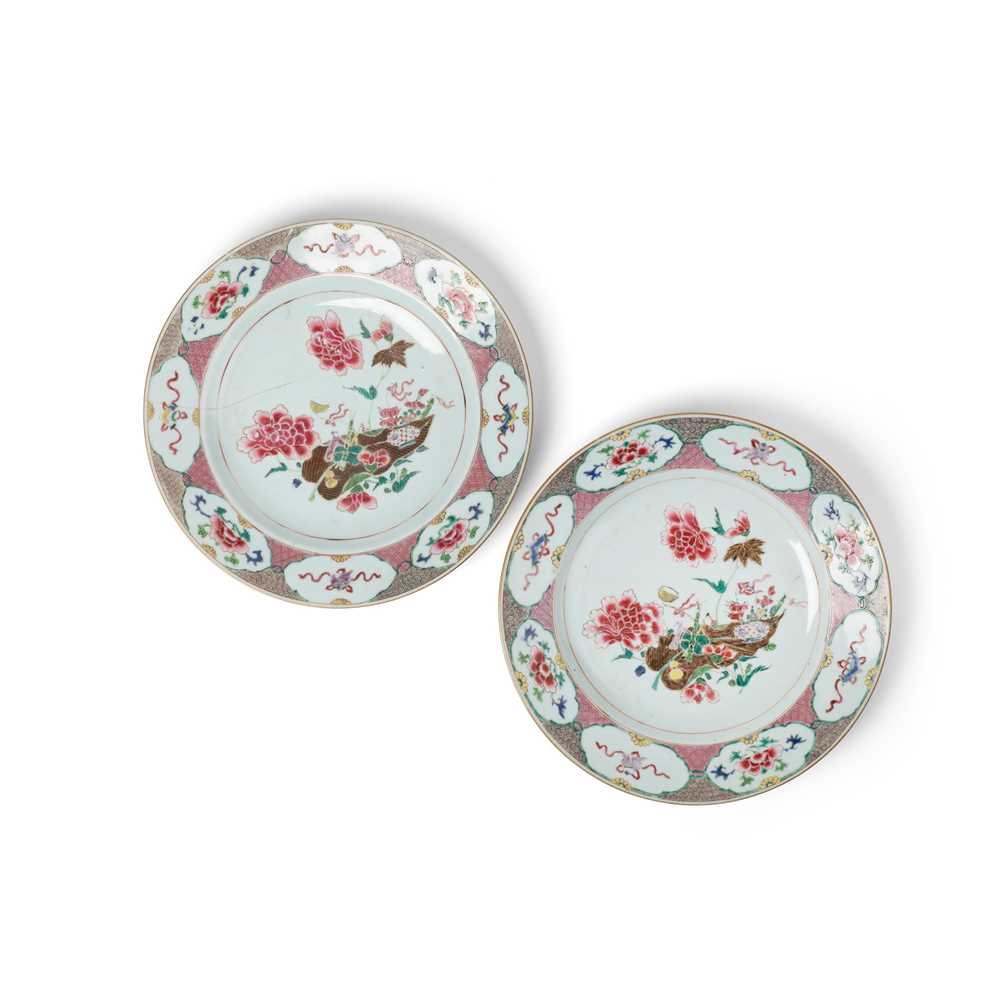 PAIR OF FAMILLE ROSE 'COVERT