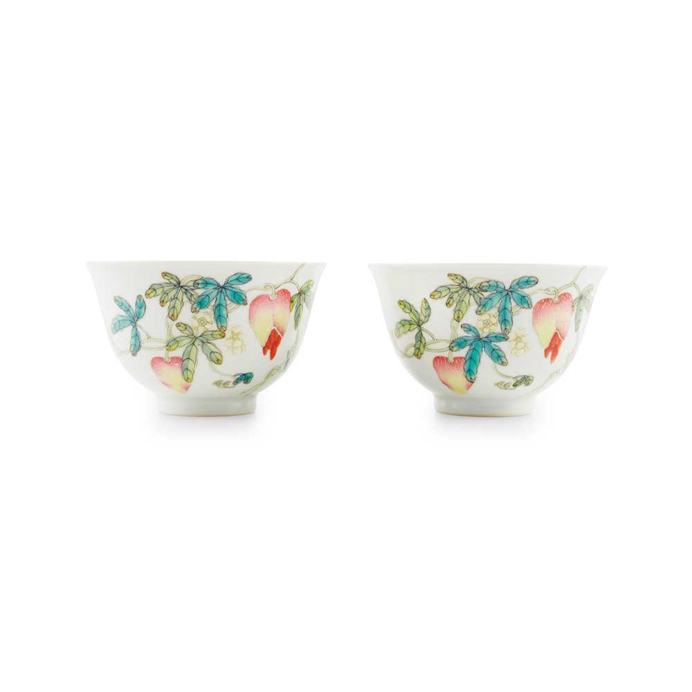 PAIR OF FAMILLE ROSE 'POMEGRANATE