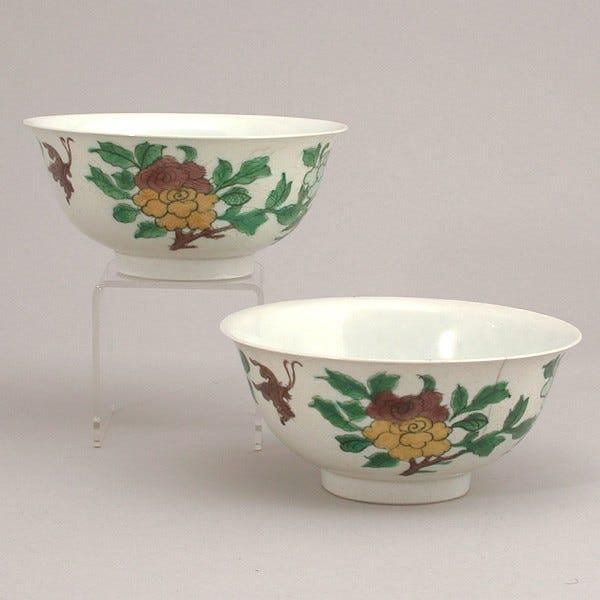 PAIR OF FAMILLE VERTE BOWLS, KANGXI