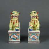 PAIR OF FAMILLE VERTE FIGURAL