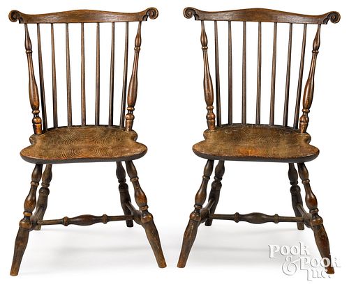 PAIR OF FANBACK WINDSOR CHAIRS, CA.