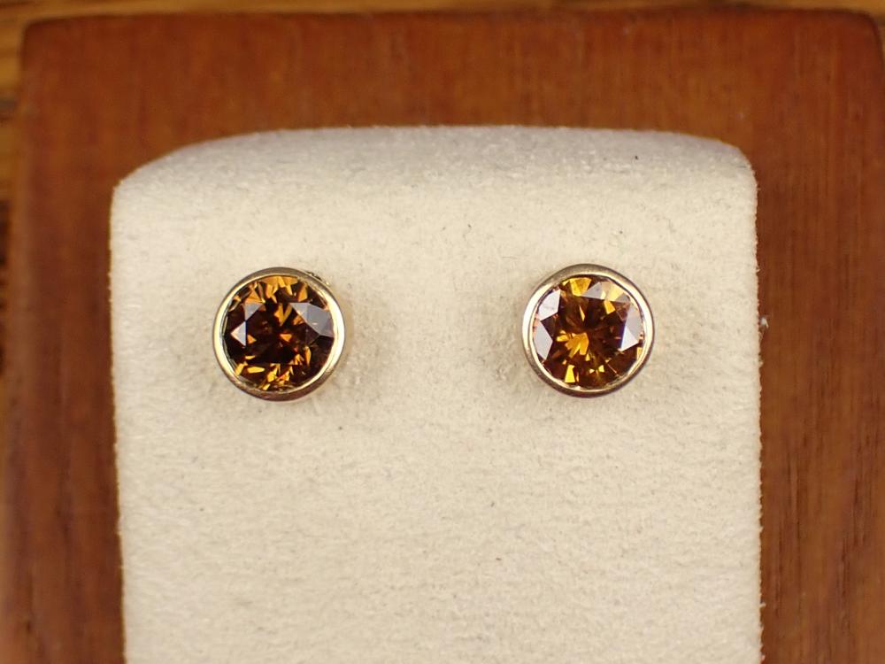 PAIR OF FANCY COLORED DIAMOND EAR