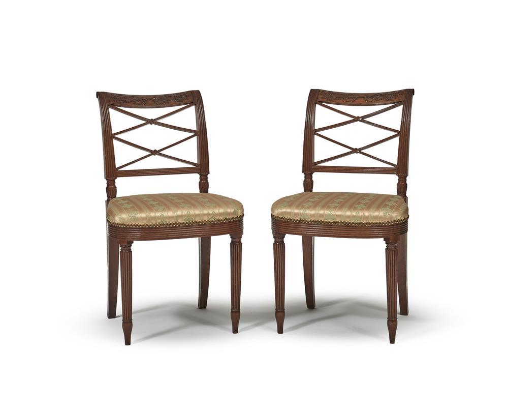 PAIR OF FEDERAL CARVED MAHOGANY